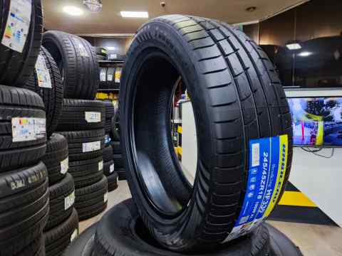 KAPSEN/Habilead HeadKing HF330 245/45 R18