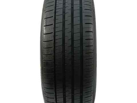 Dunlop SP Sport Maxx 060+ 215/55 R17