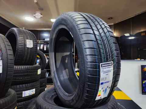 Bridgestone TURANZA T005p 235/45 R18