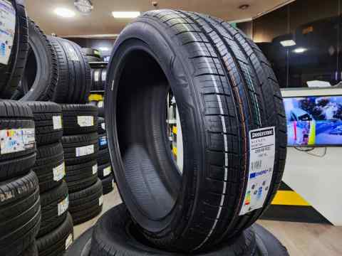 Bridgestone Alenza Sport A/S 255/45 R20